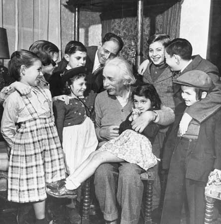 爱因斯坦与孩子们